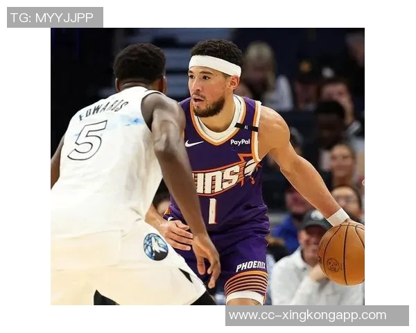 布克半场状态低迷仅得6分依赖队友发挥助力球队表现